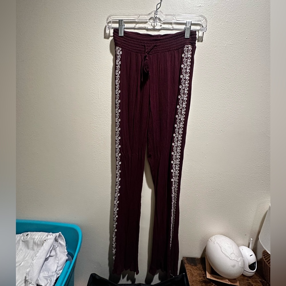 Boho maroon pants w/ lace detail